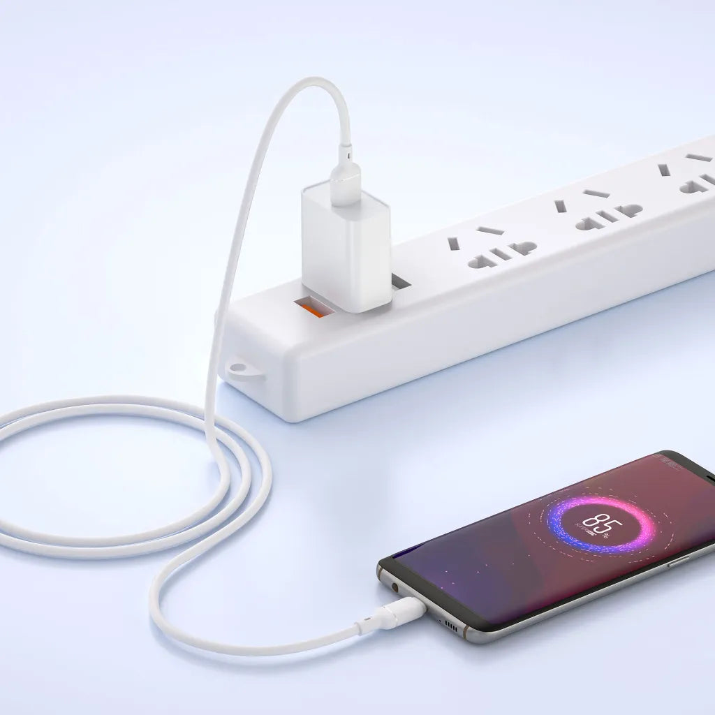 Cabo WIWU Stellar USB-A para Micro USB a carregar um telemóvel