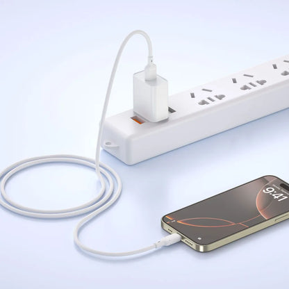 Cabo WIWU Stellar USB-A para Lightning a carregar um iPhone